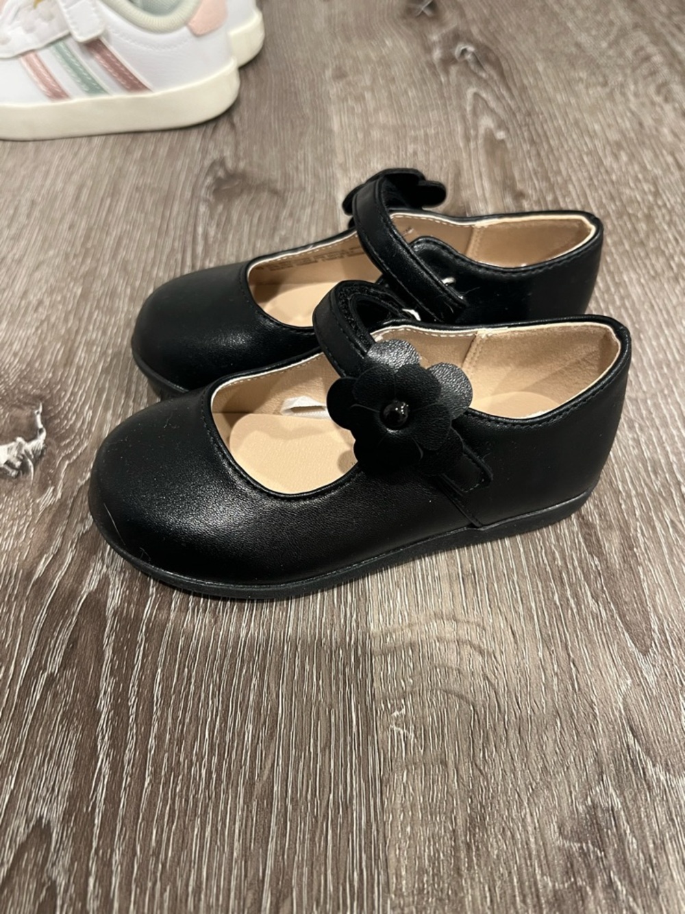 The Childrens Place Black Girls Mary Jane Dress Shoes with Flower Accent Toddler - Picture 3 of 4
